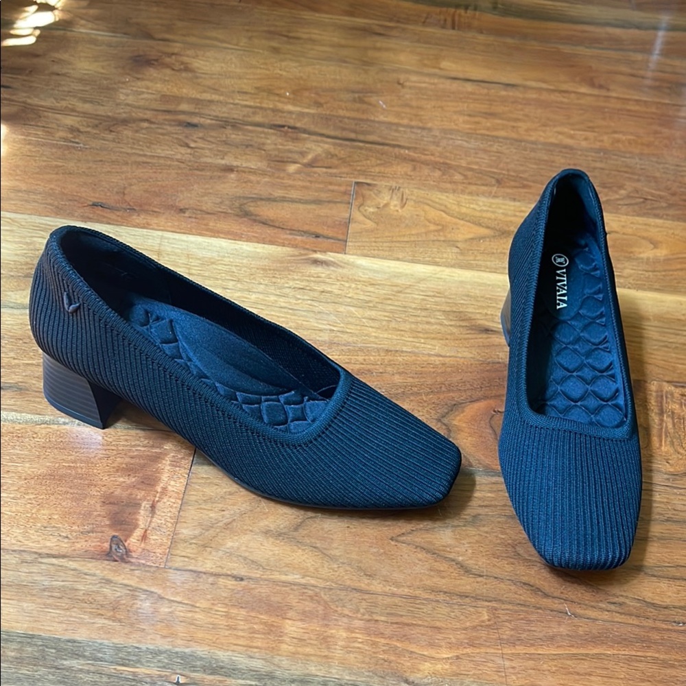 Vivaia Regina Pro BRAND NEW 39.5/9